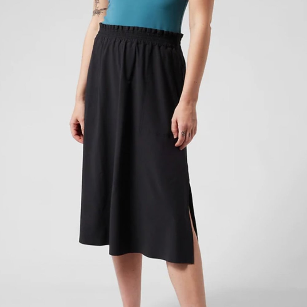 Athleta Savannah Midi Skirt in black, Elastic Waist Size Small NWT